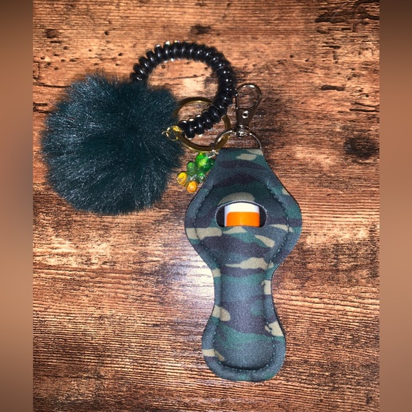 NWT Camo Chapstick Holder Keychain Set - Picture 2 of 2